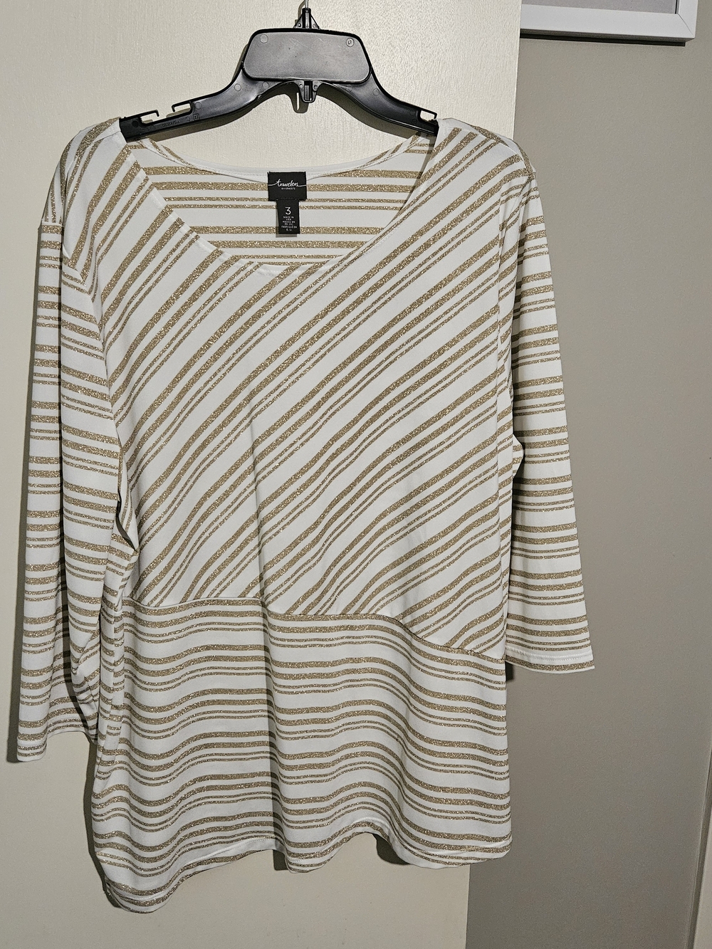 Traveler by Chico's White Sleeveless Top with Gold Metallic Stripes